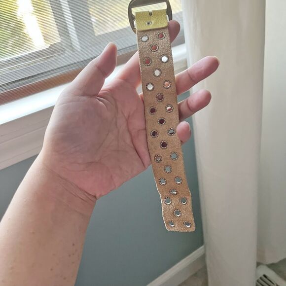 Genuine Leather Wider Width Thin Lightweight Adjustable Grommet Buckle Bracelet - Picture 5 of 7